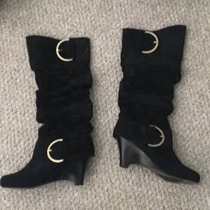 Black heeled boots
